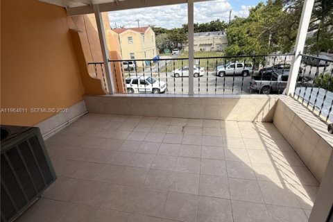 Apartamento en alquiler en Miami, Florida, 2 dormitorios, 90.58 m2 № 2026129 - foto 17