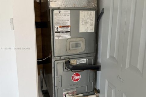 Apartamento en alquiler en Miami, Florida, 2 dormitorios, 90.58 m2 № 2026129 - foto 13