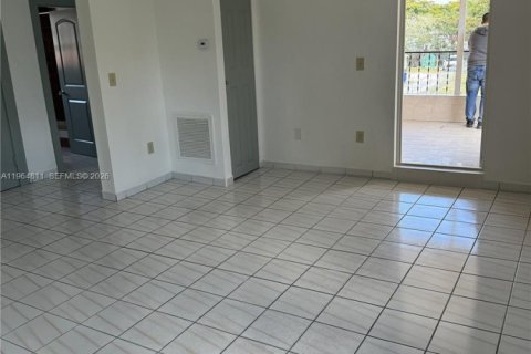 Apartamento en alquiler en Miami, Florida, 2 dormitorios, 90.58 m2 № 2026129 - foto 18