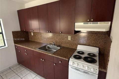 Apartamento en alquiler en Miami, Florida, 2 dormitorios, 90.58 m2 № 2026129 - foto 3