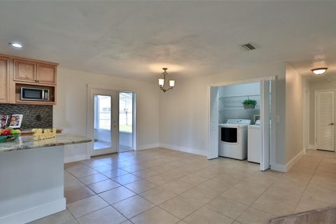 House in Port Orange, Florida 3 bedrooms, 163.69 sq.m. № 1518682 - photo 18