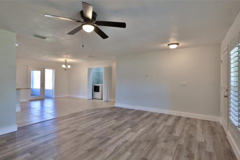 House in Port Orange, Florida 3 bedrooms, 163.69 sq.m. № 1518682 - photo 6