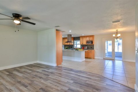 House in Port Orange, Florida 3 bedrooms, 163.69 sq.m. № 1518682 - photo 5