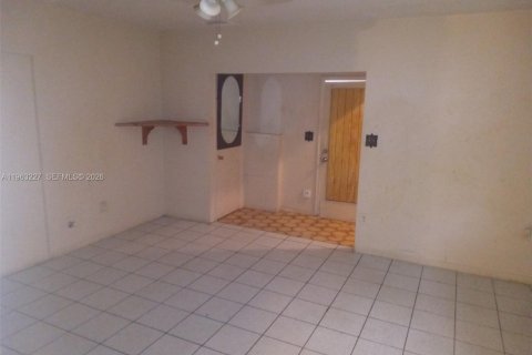 Appartement à louer à Hollywood, Floride: 1 chambre, 192.68 m2 № 2025758 - photo 2