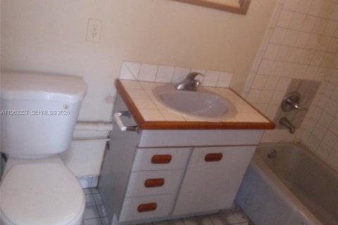 Appartement à louer à Hollywood, Floride: 1 chambre, 192.68 m2 № 2025758 - photo 3