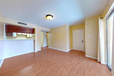 Condo in Miami, Florida, 1 bedroom  № 1880175 - photo 6