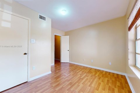 Condo in Miami, Florida, 1 bedroom  № 1880175 - photo 13