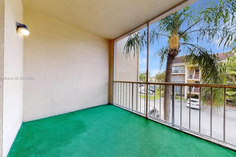 Condo in Miami, Florida, 1 bedroom  № 1880175 - photo 5