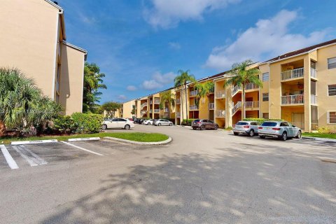Condo in Miami, Florida, 1 bedroom  № 1880175 - photo 23