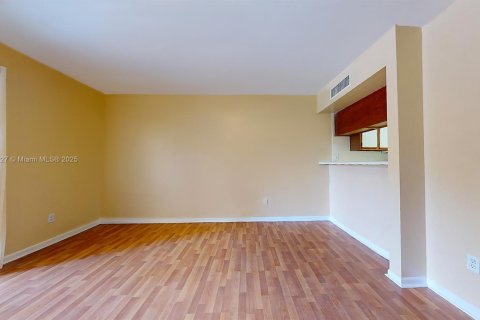 Condo in Miami, Florida, 1 bedroom  № 1880175 - photo 8