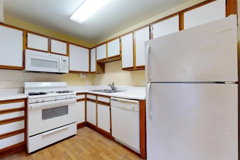 Condo in Miami, Florida, 1 bedroom  № 1880175 - photo 10