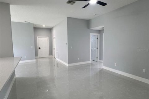 Villa ou maison à louer à Palm Coast, Floride: 3 chambres, 146.32 m2 № 2092933 - photo 5