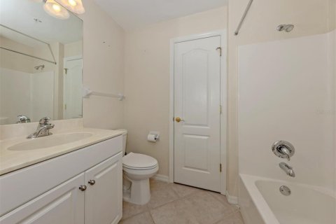 Condo in Venice, Florida, 3 bedrooms № 2404769 - photo 25