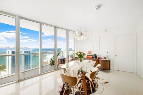 Condominio en alquiler en Miami, Florida, 2 dormitorios, 139.35 m2 № 2026897 - foto 3