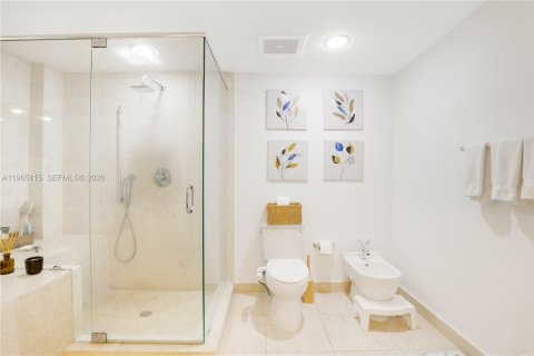 Condominio en alquiler en Miami, Florida, 2 dormitorios, 139.35 m2 № 2026897 - foto 16