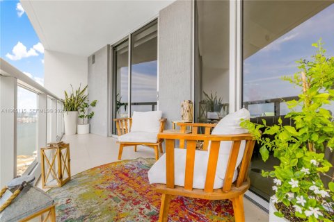 Condominio en alquiler en Miami, Florida, 2 dormitorios, 139.35 m2 № 2026897 - foto 24