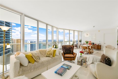 Condominio en alquiler en Miami, Florida, 2 dormitorios, 139.35 m2 № 2026897 - foto 2