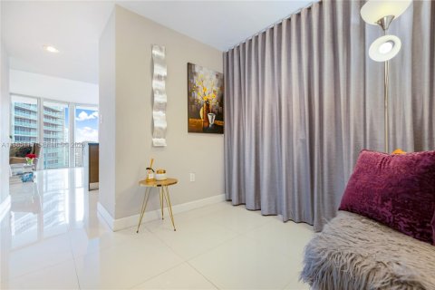 Condominio en alquiler en Miami, Florida, 2 dormitorios, 139.35 m2 № 2026897 - foto 17