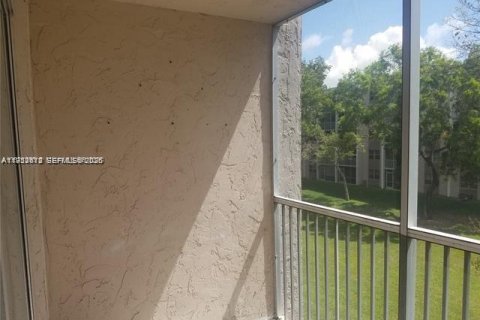 Condominio en alquiler en Coral Springs, Florida, 1 dormitorio, 77.57 m2 № 2010379 - foto 5