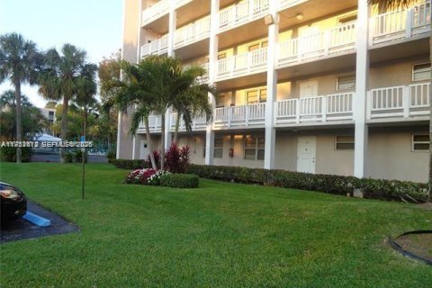 Condominio en alquiler en Coral Springs, Florida, 1 dormitorio, 77.57 m2 № 2010379 - foto 10