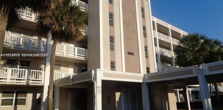 Condominio en Coral Springs, Florida, 1 dormitorio  № 2010379