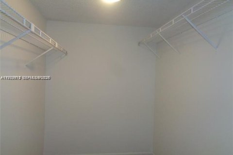 Condominio en alquiler en Coral Springs, Florida, 1 dormitorio, 77.57 m2 № 2010379 - foto 8