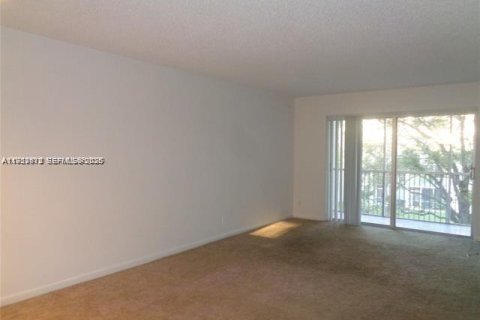 Condominio en alquiler en Coral Springs, Florida, 1 dormitorio, 77.57 m2 № 2010379 - foto 4
