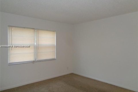Condominio en alquiler en Coral Springs, Florida, 1 dormitorio, 77.57 m2 № 2010379 - foto 7
