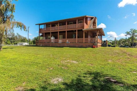 House in Clewiston, Florida 3 bedrooms, 204.38 sq.m. № 1694154 - photo 5