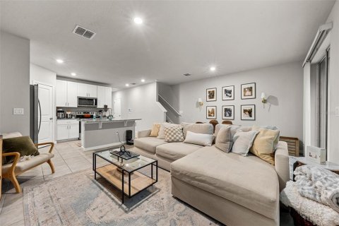 Townhouse in Brandon, Florida 3 bedrooms, 141.68 sq.m. № 2341611 - photo 18