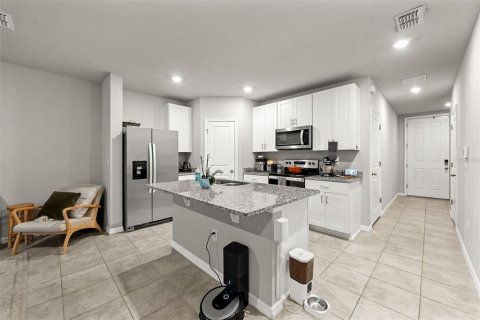 Townhouse in Brandon, Florida 3 bedrooms, 141.68 sq.m. № 2341611 - photo 10