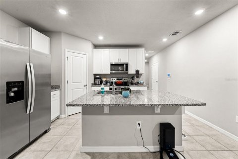 Townhouse in Brandon, Florida 3 bedrooms, 141.68 sq.m. № 2341611 - photo 11