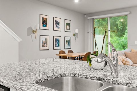 Townhouse in Brandon, Florida 3 bedrooms, 141.68 sq.m. № 2341611 - photo 17