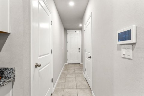Townhouse in Brandon, Florida 3 bedrooms, 141.68 sq.m. № 2341611 - photo 7