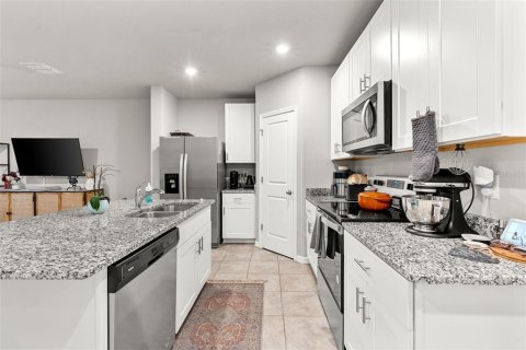 Townhouse in Brandon, Florida 3 bedrooms, 141.68 sq.m. № 2341611 - photo 9