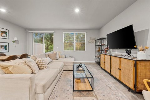 Townhouse in Brandon, Florida 3 bedrooms, 141.68 sq.m. № 2341611 - photo 16