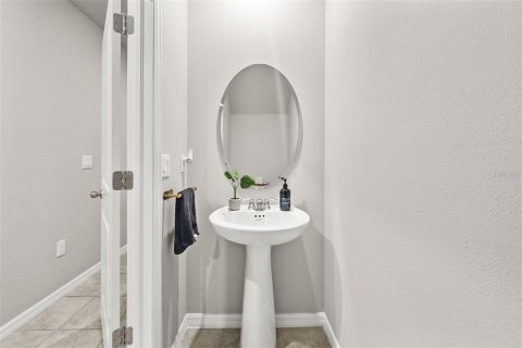 Townhouse in Brandon, Florida 3 bedrooms, 141.68 sq.m. № 2341611 - photo 6