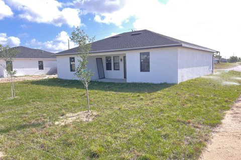 House in Cape Coral, Florida 4 bedrooms, 154.87 sq.m. № 1737665 - photo 6