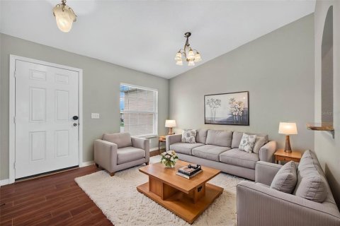 Villa ou maison à vendre à Davenport, Floride: 4 chambres, 196.12 m2 № 2330280 - photo 4