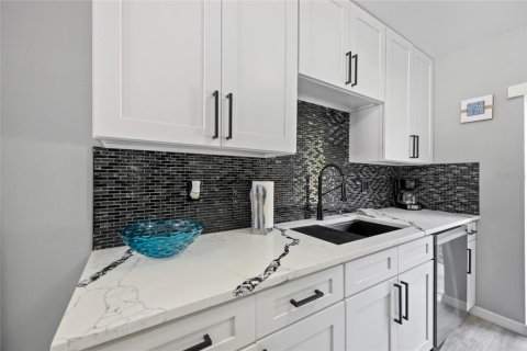 House in Clearwater, Florida 3 bedrooms, 104.24 sq.m. № 1888659 - photo 18