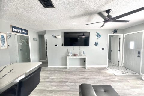 House in Clearwater, Florida 3 bedrooms, 104.24 sq.m. № 1888659 - photo 21