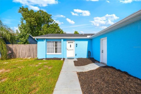 House in Clearwater, Florida 3 bedrooms, 104.24 sq.m. № 1888659 - photo 10