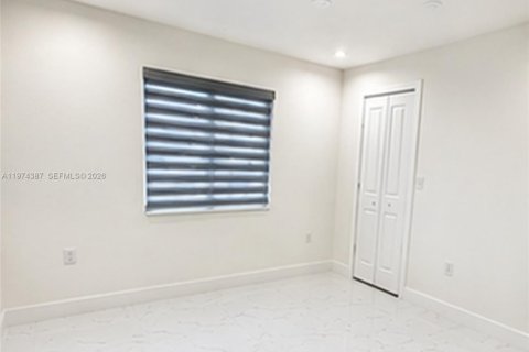 Villa ou maison à louer à Miami, Floride: 4 chambres, 139.35 m2 № 2263865 - photo 4