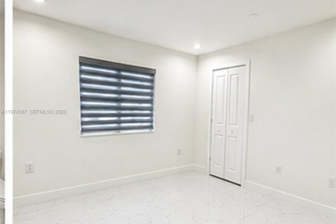Villa ou maison à louer à Miami, Floride: 4 chambres, 139.35 m2 № 2263865 - photo 9