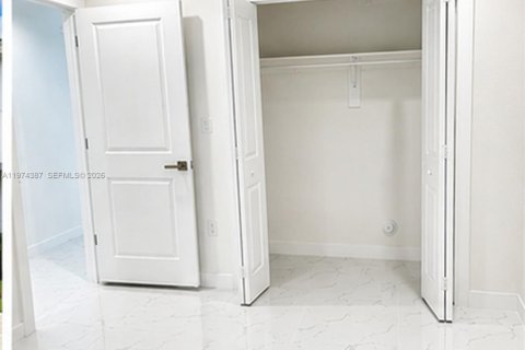 Villa ou maison à louer à Miami, Floride: 4 chambres, 139.35 m2 № 2263865 - photo 5