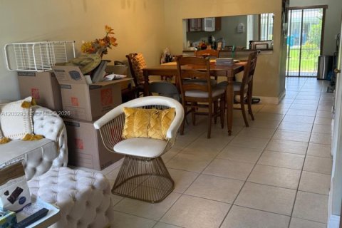 Villa ou maison à louer à Weston, Floride: 2 chambres, 103.12 m2 № 2085619 - photo 3