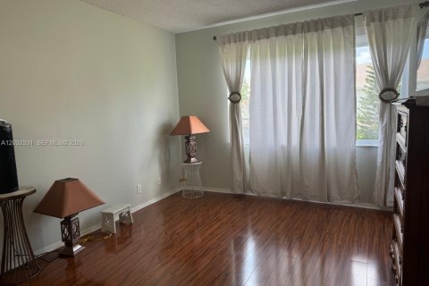 Villa ou maison à louer à Weston, Floride: 2 chambres, 103.12 m2 № 2085619 - photo 17
