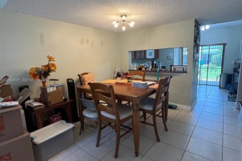 Villa ou maison à louer à Weston, Floride: 2 chambres, 103.12 m2 № 2085619 - photo 4