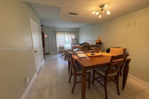 Villa ou maison à louer à Weston, Floride: 2 chambres, 103.12 m2 № 2085619 - photo 5