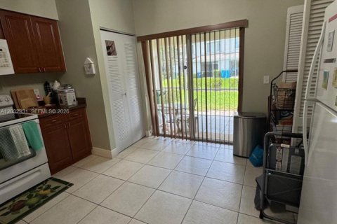 Villa ou maison à louer à Weston, Floride: 2 chambres, 103.12 m2 № 2085619 - photo 9